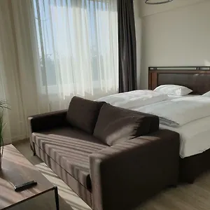 *** Апарт-отель Motel Plus Schoenefeld Германия